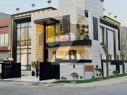 Corner Luxury 10 Marla House For Sale In Top City
