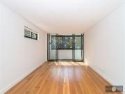 Corner One bed apartment in stunning Embassy Complex