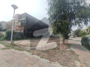 Corner + Sun face Prime location Level Plot 10 Marla