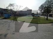 Corner, west open plot