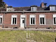 Corps de ferme avec dépendances et jardin