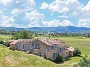 Corps de ferme avec dépendances et jardin