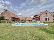 Corps de ferme avec dépendances et jardin