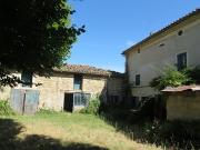 Corps de ferme avec dépendances et jardin