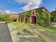 Corps de ferme avec dépendances sur terrain de 7 600 m²...