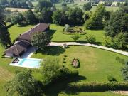 Corps de ferme avec piscine