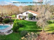 Corps de ferme avec piscine