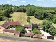 Corps de ferme en pierre avec 6 hectares de terrain...