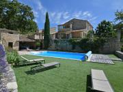 Corps de ferme en pierres avec piscine, vue et...