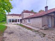 Corps de ferme rénové avec dépendances et grange