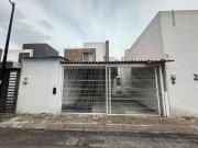 CORREGIDORA casa a pie de calle AMUEBLADA en RENTA
