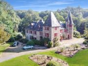 CORREZE Près d'UZERCHE. Magnifique château du 13ème...