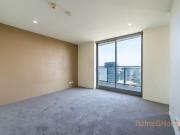 Cosmopolitan Studio with Stunning City Views