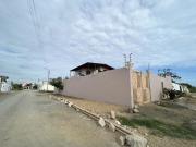 COSTA DE ORO: AMPLIO Y ALTO TERRENO Y CASA CERCA DEL MAR