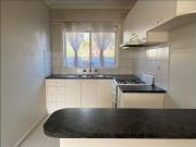 Cosy and comfortable 2 bedroom unit in Oak Park