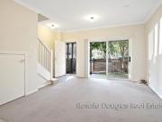 COSY AND CONVENIENT 2 BEDROOM TOWNHOUSE