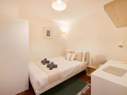 Cosy bedroom in a 10 room apartment in Saldanha, Lisbon...