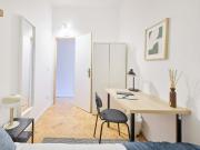 Cosy bedroom in a 9 room apartment in Lisbon Room 5