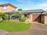 Cosy, Coastal & Wonderfully Convenient