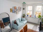 Cosy flat 1 minute walk to Hackney Central station