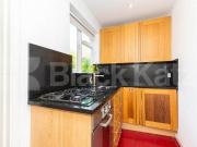 Cosy modern 1 bedroom property with access to a communal...