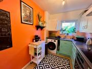 Cosy One Bedroom Flat – Short Term Central Btn