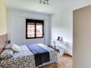 Cosy single bedroom near Urquinaona metro station