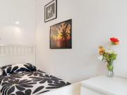 Cosy single bedroom with a balcony, near the...