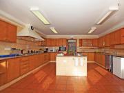 Cosy twin bedroom in a shared house close to Bellaterra...