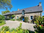 COTES D'ARMOR, Belle longère en pierre divisée en...