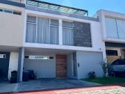 Coto Zanthe 3 Rec + cuarto de servicio, frente a Casa Club