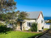 COTTAGE CLOSE TO TOWN COTTAGE CLOSE TO TOWN