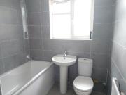 Coulsdon Road, Caterham CR3, 2 bed flat to rent, £1,400...