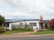 Country Charm Meets Central Convenience Country Charm Meets Central Convenience