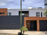 Country Club, gran lujo, 3 recámaras, 5 autos, tiene una...