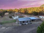 Country Lifestyle on approx. 25 Acres in Staffordshire Reef