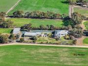 ð¡ Saddle up the Horses Your Perfect 10 acre Farmlet Awaits!