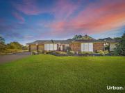 COUNTRY LIVING WITH MODERN COMFORTS IN BEAUTIFUL BRANXTON