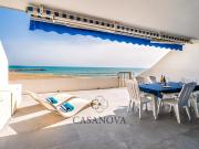 COUP DE COEUR ! Première ligne avec terrasses et vue mer...