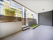 Courtyard| Floorboards | Side By Side Parking