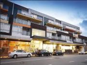 COURTYARD/BALCONY IN DESIGNER 2 BED APARTMENT!