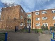 Cowbridge Lane, Barking IG11, 4 bed flat to rent, £2,500...