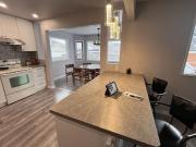 Cozy 1400 SQ ft Bungalow 3 min walk to Dr. EW Coffin School