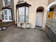 Cozy 1 BA 2 bedroom apartment for rent in Leonard Road,...