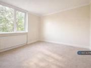 Just in! 1 BA 3 bedroom flat for rent in Russell House,...