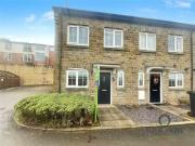Just in! 1 BA 3 bedroom House to rent, Burton Close,...