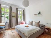 Cozy 1 Bedroom Apartment with New Wooden Floor, Berlin...