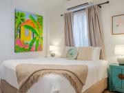 Cozy 1 Bedroom Furnished Apartment Short Stroll from...