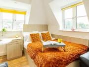 Deal! 1 BR Iron Bridge Studios Silver Studio