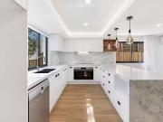 Rental! 2/18 Hedges Avenue, Mermaid Beach, QLD 4218